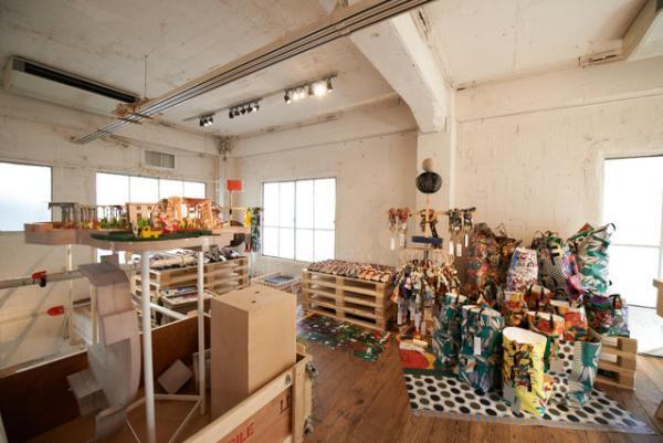 青山でマルニのDNAを感じるブロッサム・マーケット。カスタムTシャツや福島「わらじ組」コラボ等