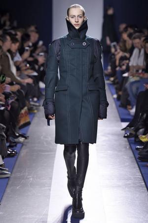 壊して再生し新たなプロモーションを提案するサカイ【2015-16秋冬ウィメンズ】