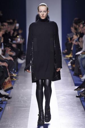 壊して再生し新たなプロモーションを提案するサカイ【2015-16秋冬ウィメンズ】