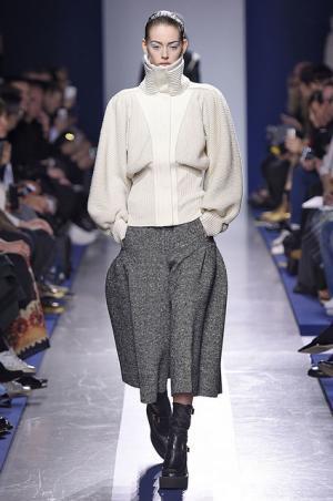 壊して再生し新たなプロモーションを提案するサカイ【2015-16秋冬ウィメンズ】