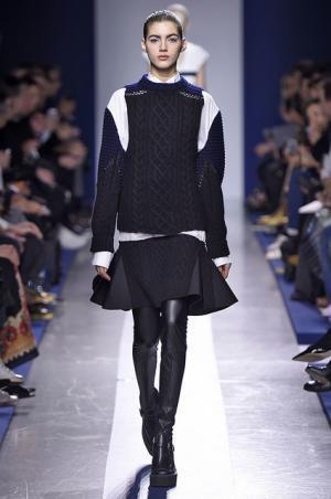 壊して再生し新たなプロモーションを提案するサカイ【2015-16秋冬ウィメンズ】