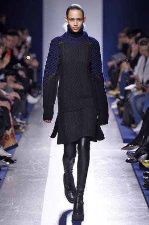 壊して再生し新たなプロモーションを提案するサカイ【2015-16秋冬ウィメンズ】