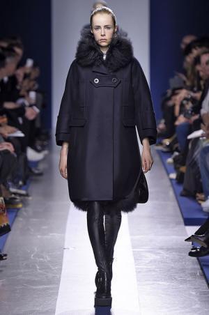 壊して再生し新たなプロモーションを提案するサカイ【2015-16秋冬ウィメンズ】