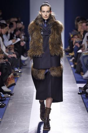 壊して再生し新たなプロモーションを提案するサカイ【2015-16秋冬ウィメンズ】