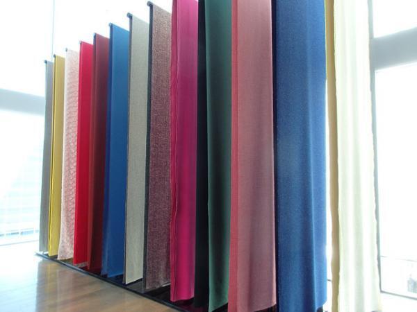 ラフ・シモンズ×テキスタイル「クヴァドラ」コラボ新作が東京で発表。クリエーティブ戦略で日本市場狙う