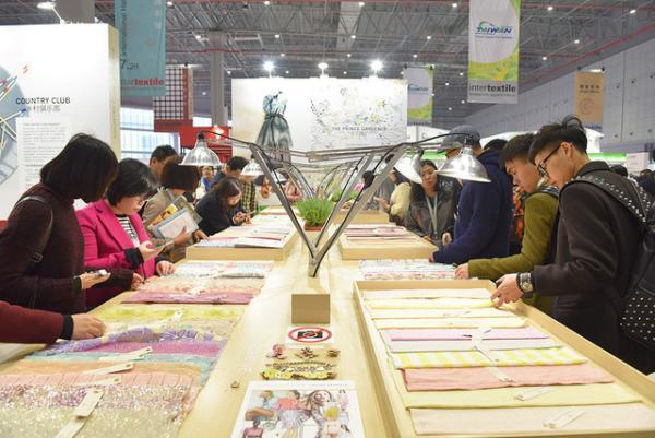 中国テキスタイル市場、エコとハイファッションへのトレンド継続【インターテキスタイル上海2015年春2/2】