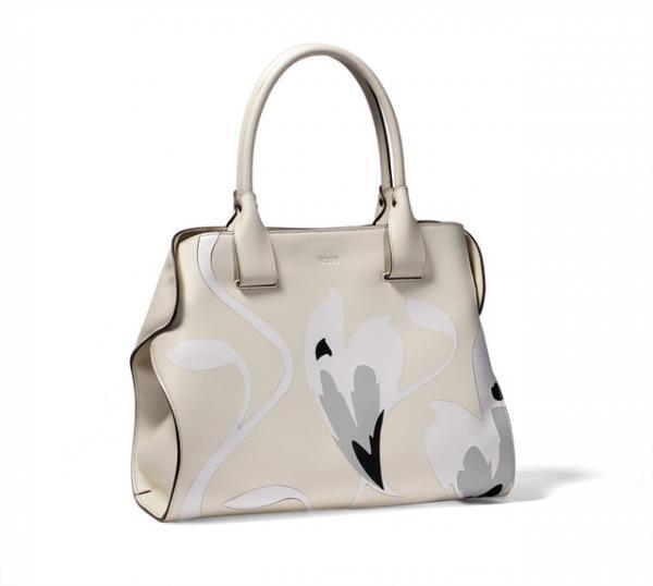 トッズ、ありのままに生きる自然な女性を映したケープ・バッグショートムービー