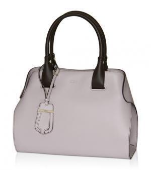 トッズ、ありのままに生きる自然な女性を映したケープ・バッグショートムービー