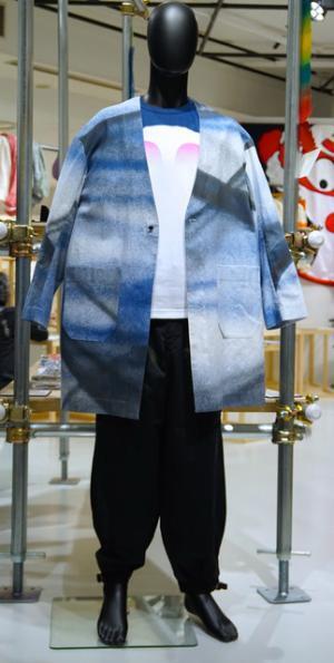 山本寛斎、新宿伊勢丹で“お祭り騒ぎ”！山口壮大と“ジャポニズム“提案。寅壱パンツも