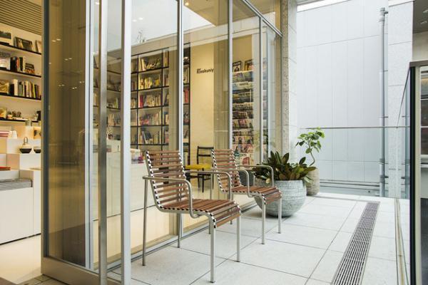 巨大時計が時を刻むヴィアバス新ショップ“自分のための時間や人生を楽しんでほしい”ランドマークオープン