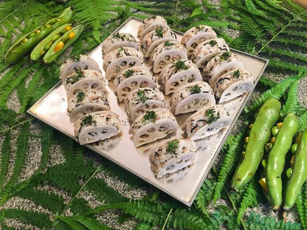 巨大時計が時を刻むヴィアバス新ショップ“自分のための時間や人生を楽しんでほしい”ランドマークオープン