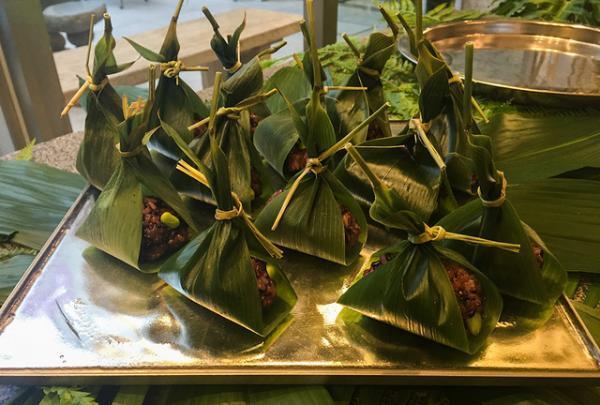 巨大時計が時を刻むヴィアバス新ショップ“自分のための時間や人生を楽しんでほしい”ランドマークオープン