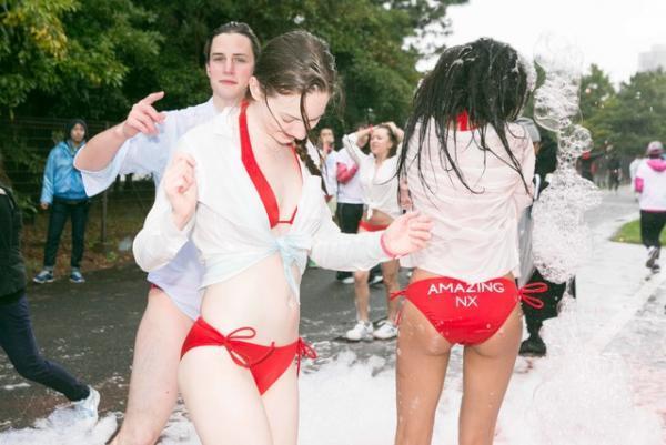 レクサスのCM世界実現、日本初“泡まみれ”ランニングイベントに2万人狂喜！