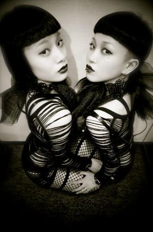 レスリー・キーが山本耀司のコレクション舞台裏公開。Y-3福岡で写真展