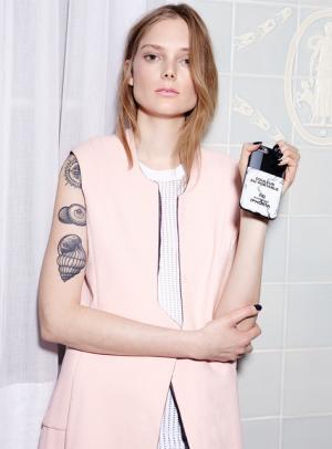 香水瓶のiPhoneケース「アイフォリア」がラフォーレ原宿に限定オープン