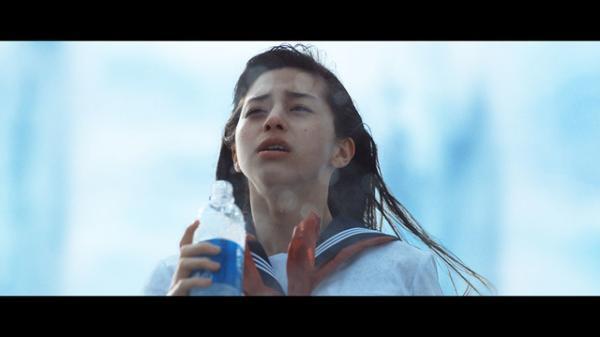 中条あやみがセーラー服で疾走する！ 「ポカリスエット」新CMは学生にエール