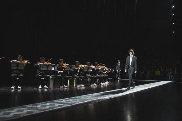 ディオールオム、中国で2015-16秋冬コレクションショー再現！