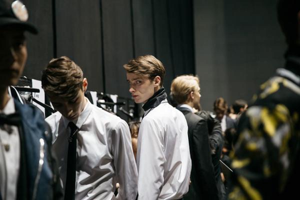 ディオールオム、中国で2015-16秋冬コレクションショー再現！