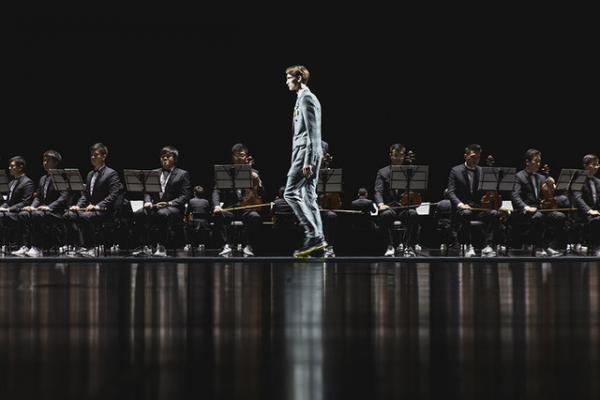 ディオールオム、中国で2015-16秋冬コレクションショー再現！