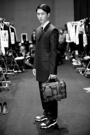 ディオールオム、中国で2015-16秋冬コレクションショー再現！