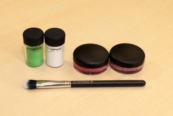 パステルカラーで70'sを楽しむ、ヨハン・クーのハッピーメイク