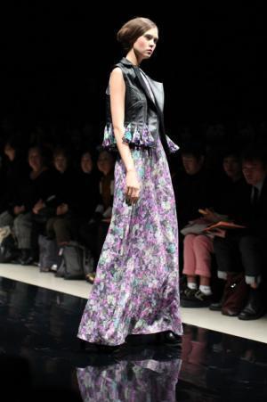 パステルカラーで70'sを楽しむ、ヨハン・クーのハッピーメイク