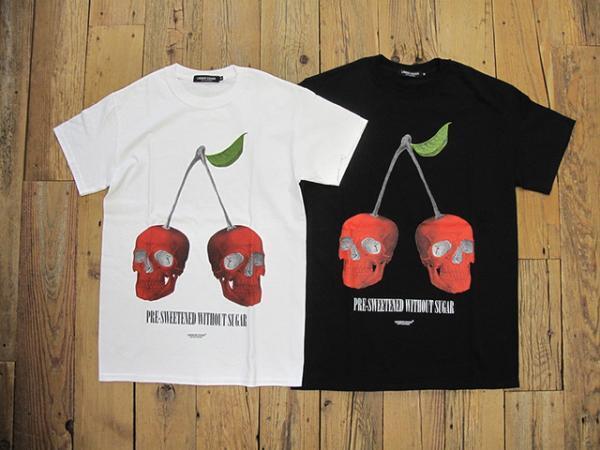 アンダーカバー、新宿伊勢丹で“旅”をテーマにポーターとコラボ。あのチェリーもTシャツに