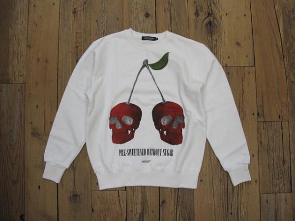 アンダーカバー、新宿伊勢丹で“旅”をテーマにポーターとコラボ。あのチェリーもTシャツに