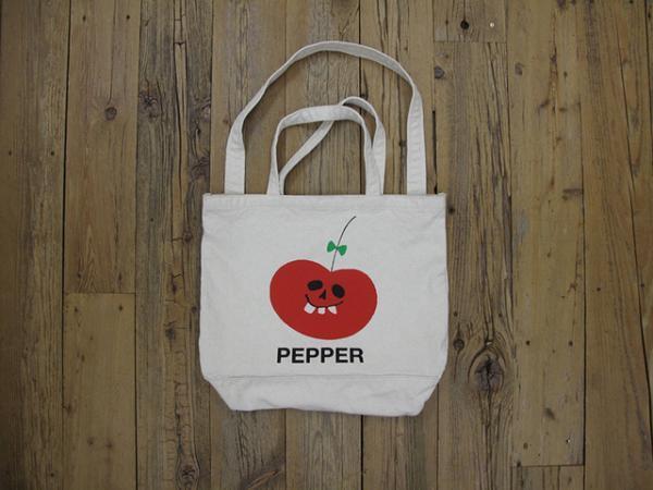 アンダーカバー、新宿伊勢丹で“旅”をテーマにポーターとコラボ。あのチェリーもTシャツに