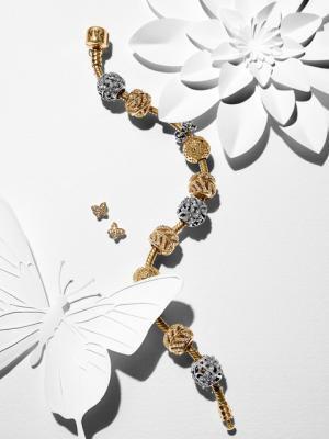 可憐なデイジーや蝶をリング・チャームに。パンドラ15年スプリング