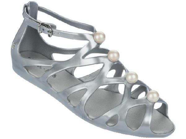 「メリッサ」日本初オンリーショップが原宿にオープン。カール・ラガーフェルドらコラボの限定シューズ