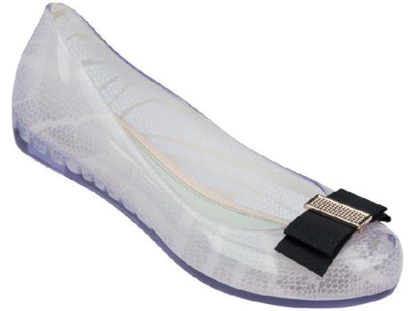 「メリッサ」日本初オンリーショップが原宿にオープン。カール・ラガーフェルドらコラボの限定シューズ