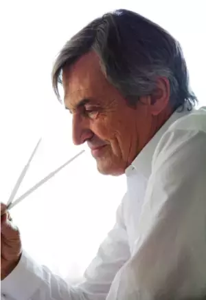 エルメスよりシノワズリ薫る新作オードトワレ「李氏の庭」