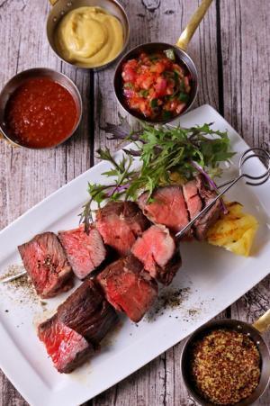 GW期間中ルミネ新宿で夜の屋上映画祭、ビアガーデンも同時オープン