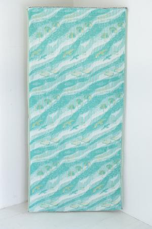 絵柄が変化するユニークなテキスタイル、氷室友里の個展「TREASURE HUNT」