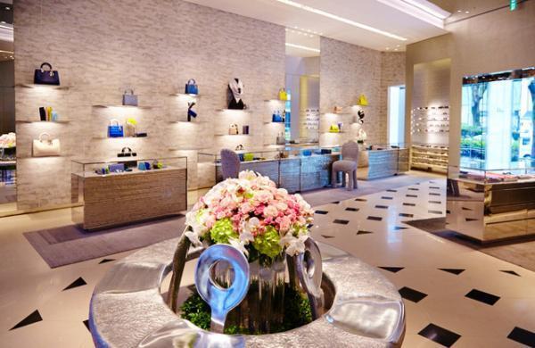 “花々は女性の次に美しい”--現代に受け継がれる、ムッシュ・ディオールの植物への深い愛