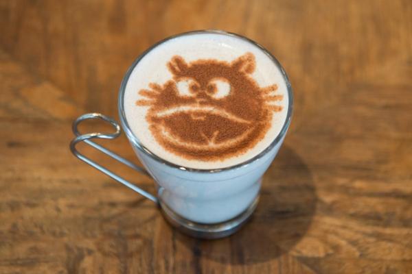 赤塚不二夫カフェが期間限定で原宿に登場。『バカボン』の世界を食で堪能