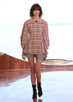 ピエール・カルダンの別荘で披露、ディオールのアーカイブとラフの南仏の記憶【16年クルーズ】