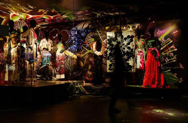 なぜ東信は新宿伊勢丹に花屋を出店したのか。世界に広げる“花の価値”