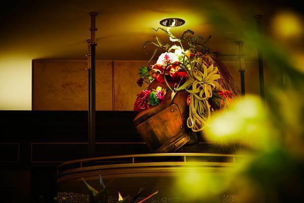 花の生き死に向き合う事。世界へ広がる、東信の“殺して生かす”フラワーアート