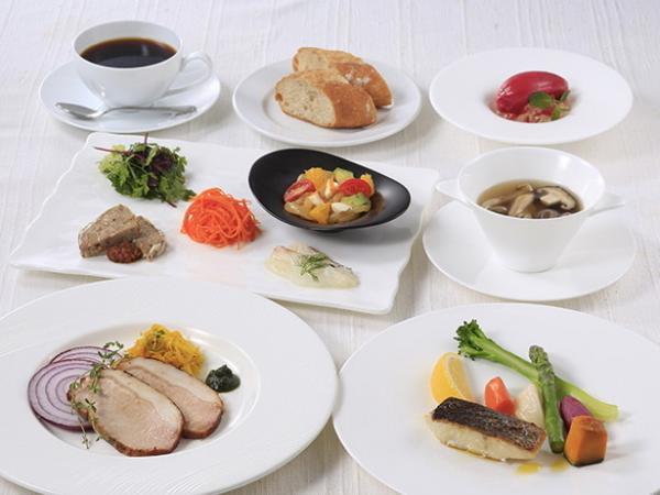 新宿の街が伊勢丹フランスウィークと連動。中村屋、紀伊国屋書店、マルイも参加