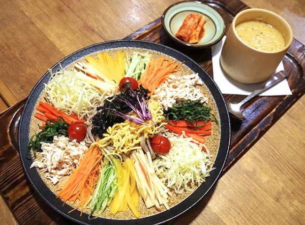3カ国の冷麺を伊勢丹で食べ歩き。冷製カッペリーニ、野菜たっぷり韓国冷麺、白醤油のすだちそばまで