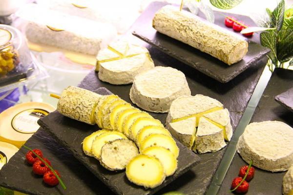 キャビア食べ比べに、ビスコット職人の伝統菓子。新宿伊勢丹「フランス展」スタート