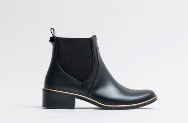 ケイト・スペードのレインブーツはクラシカル＆フェミニンなサイドゴアタイプ【Today's item】