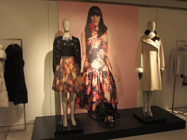 ドレスキャンプ岩谷俊和がTO BE CHICで初コレクション、三陽商会15-16AW展示会で発表