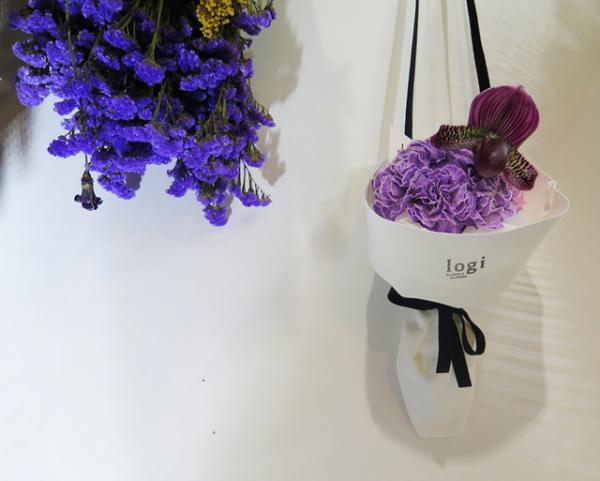 一輪でもインパクトのある花選び。南青山のフラワーショップ「logi」