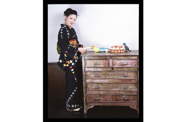 荒木経惟がタカ・イシイギャラリーで個展開催。“往生”から見た鏡写しの世界