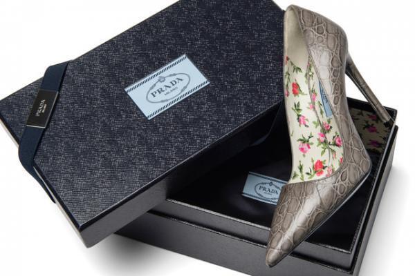 PRADA、パンプスの“メイド・トゥ・オーダー”実施。59色のカラーからセレクト可能