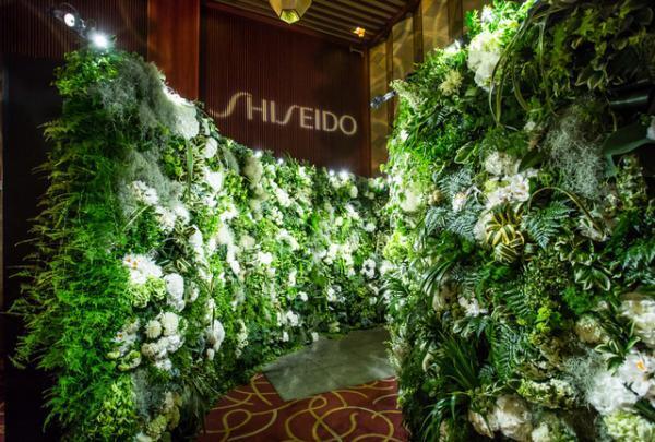 資生堂、改築前のホテルオークラでパーティー開催。チームラボのプロジェクションマッピングも登場