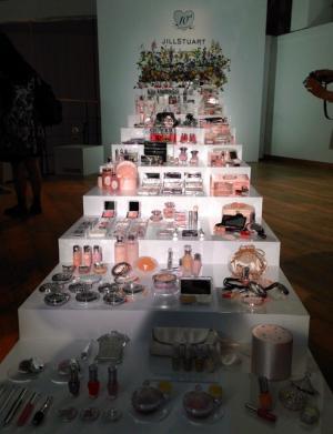 ジルスチュアート10歳のお誕生日、おめでとう！　山崎ナオコーラさん連載の恋愛小説にも注目【ライターブログ】